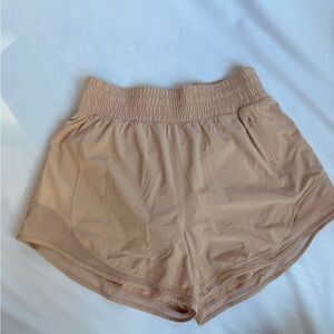 Aritzia Golden Athletic Shorts – Size 2 – Nude / Sand